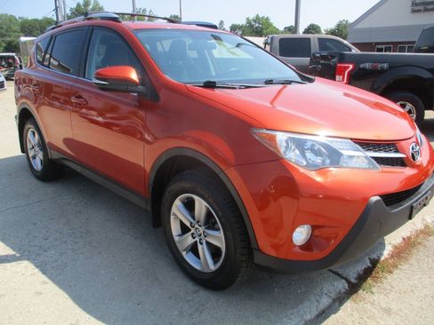 Used 2015 Toyota RAV4 XLE AWD/4WD image 8