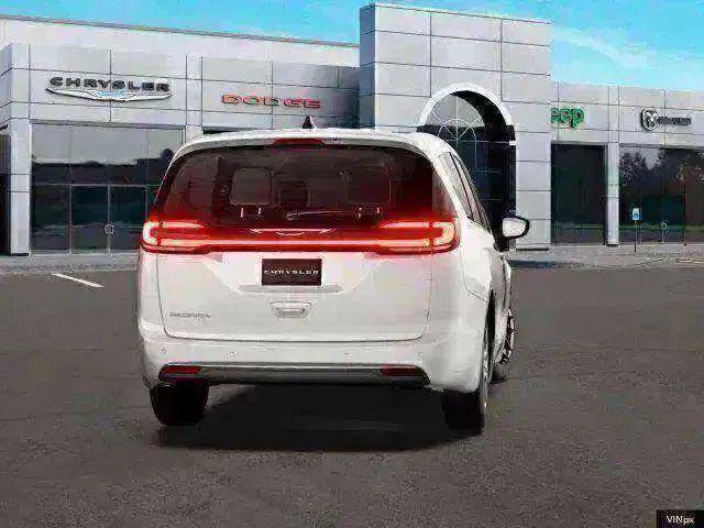 New 2027 Chrysler Pacifica Select FWD image 14
