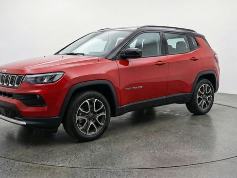 Used 2025 Jeep Compass Trailhawk image 3