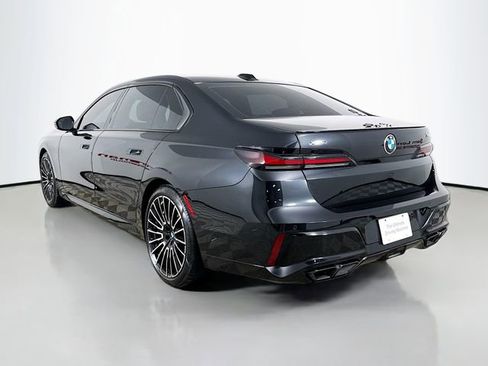 Used 2025 BMW 760i xDrive image 5