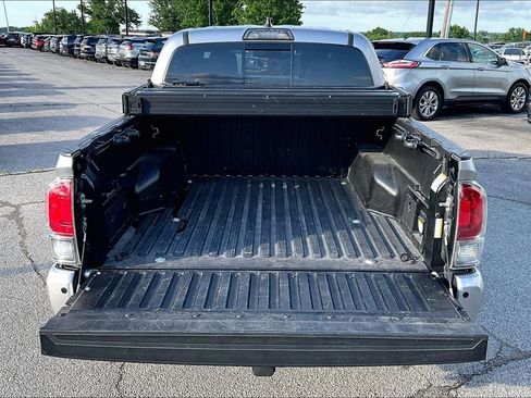 Used 2017 Toyota Tacoma Limited w/ Tow Package AWD/4WD image 40