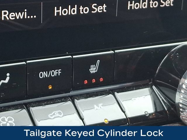 Used 2025 GMC Canyon AT4 AWD/4WD image 16