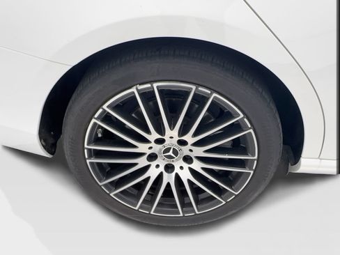 Used 2023 Mercedes-Benz C 300 Sedan image 10