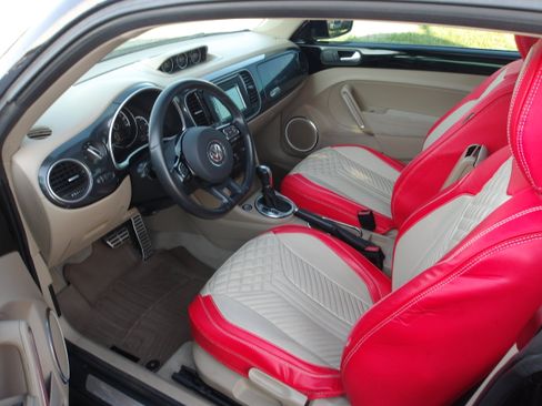 Used 2013 Volkswagen Beetle 2.0T FWD image 4