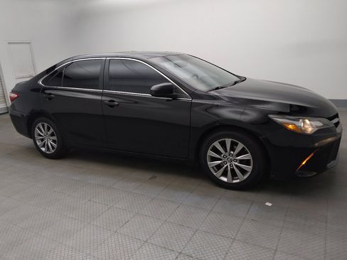 Used 2017 Toyota Camry SE w/ Moonroof Package FWD image 11