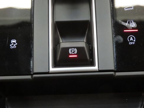Certified 2026 Porsche Macan AWD/4WD image 28