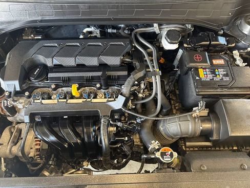 Used 2023 Hyundai Venue SEL FWD image 16