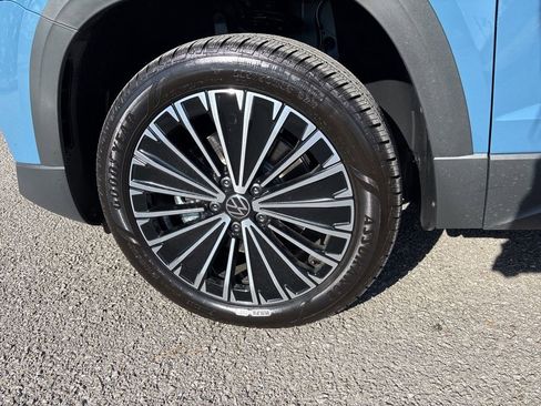 New 2026 Volkswagen Taos SE image 6