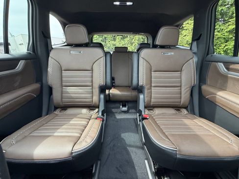 New 2026 GMC Acadia Denali Ultimate AWD/4WD image 3