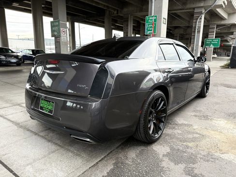 Used 2017 Chrysler 300 C RWD image 3