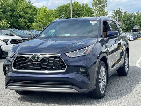 Used 2026 Toyota Highlander Platinum AWD/4WD image 13