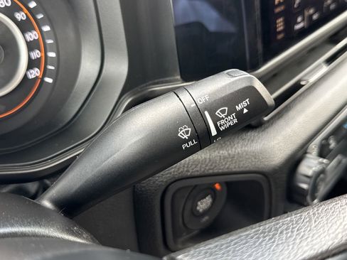 Used 2024 Jeep Gladiator Sport AWD/4WD image 16