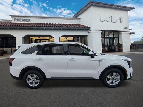 New 2026 Kia Sorento LX FWD image 8