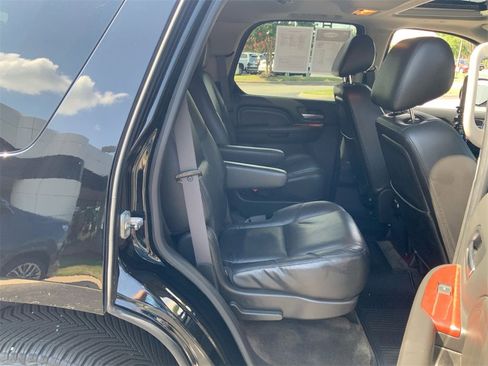 Used 2011 Cadillac Escalade 4D Sport Utility w/ Touring Package image 26