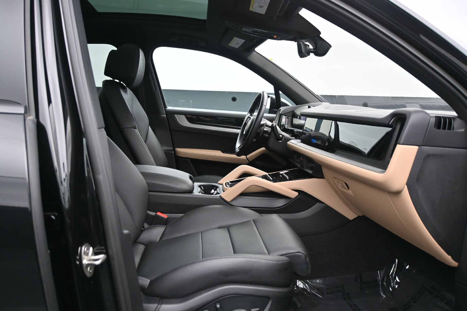 Used 2024 Porsche Cayenne AWD/4WD image 13