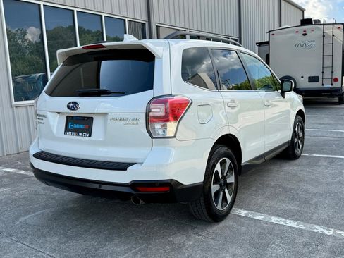 Used 2017 Subaru Forester 2.5i Limited AWD/4WD image 4