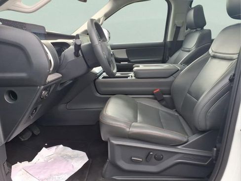 Used 2025 Ford Expedition Active AWD/4WD image 19