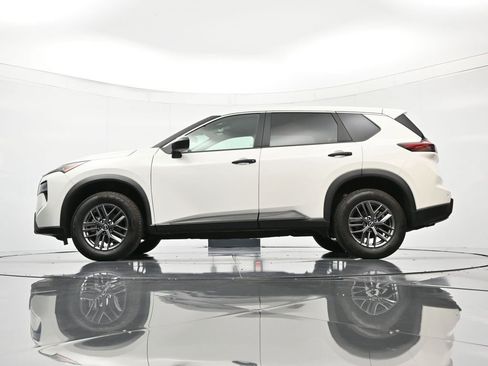 Used 2024 Nissan Rogue S image 42