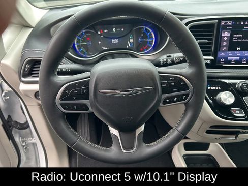 Used 2022 Chrysler Pacifica Touring-L FWD image 14