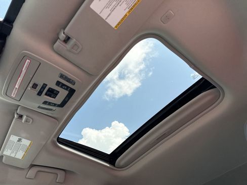 Used 2023 Toyota Sienna XLE FWD image 16