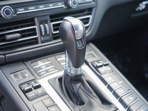 Used 2020 Porsche Macan image 15