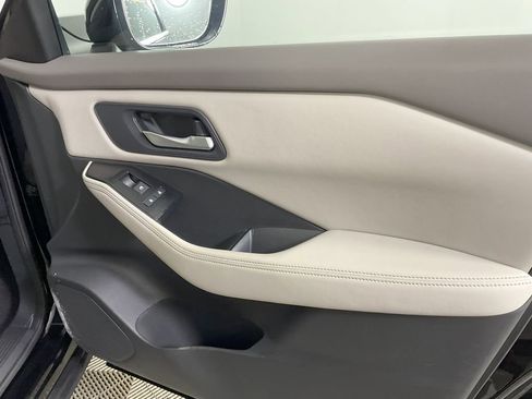 Used 2024 Nissan Rogue SV image 23