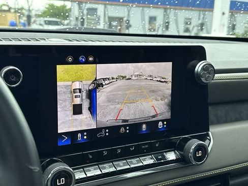 Used 2024 Chevrolet Colorado ZR2 w/ Technology Package AWD/4WD image 23