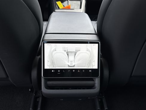 Used 2025 Tesla Model 3 Long Range AWD/4WD image 30