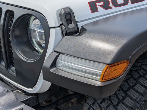 Used 2021 Jeep Gladiator Rubicon AWD/4WD image 12