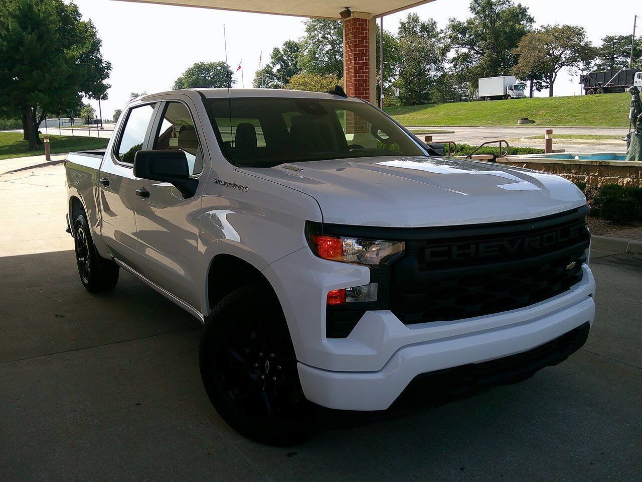 Used 2025 Chevrolet Silverado 1500 Custom AWD/4WD image 4