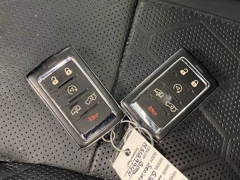 Used 2022 Jeep Grand Wagoneer Series III image 32