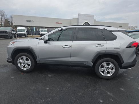Used 2021 Toyota RAV4 XLE image 7