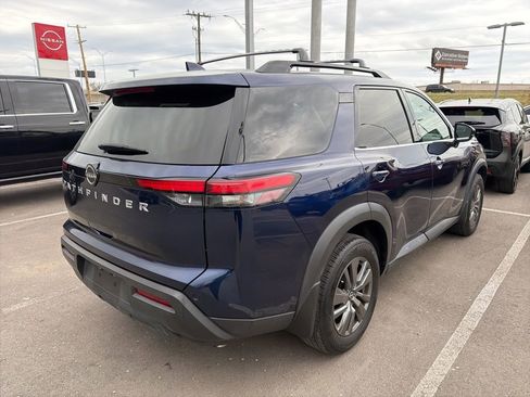 Used 2022 Nissan Pathfinder SV image 5