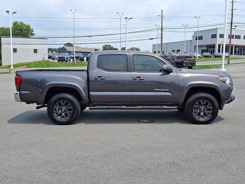 Certified 2023 Toyota Tacoma SR5 AWD/4WD image 8