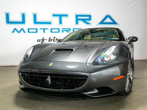 Used 2011 Ferrari California image 13