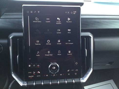 Used 2025 GMC Acadia Elevation w/ Elevation Premium Package image 13