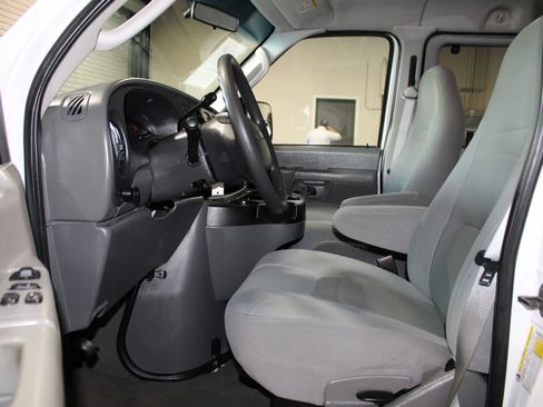 Used 2008 Ford E-350 and Econoline 350 XL RWD image 8