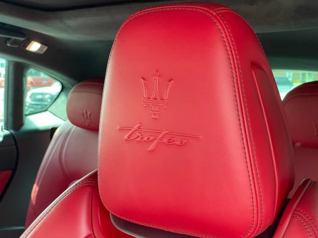 Used 2022 Maserati Levante Trofeo AWD/4WD image 4
