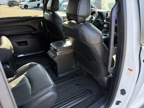 Used 2025 Toyota Sienna Platinum AWD/4WD image 39