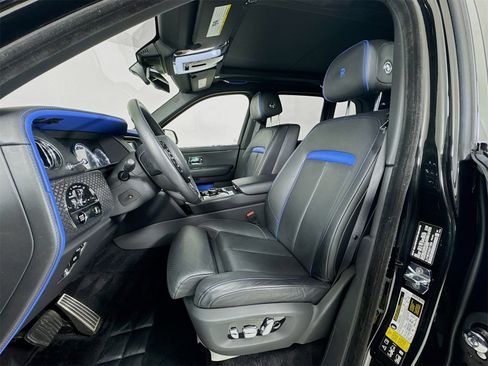 Certified 2022 Rolls-Royce Cullinan Black Badge w/ Dark Exterior Package image 21