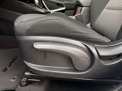 Used 2023 Kia Soul LX image 13