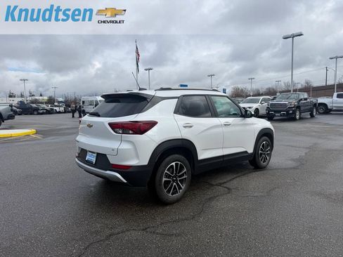 Used 2024 Chevrolet TrailBlazer LT w/ LT Cold Weather Package image 7