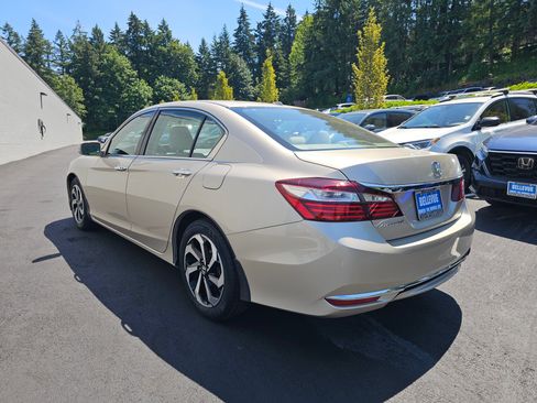 Used 2016 Honda Accord EX image 6