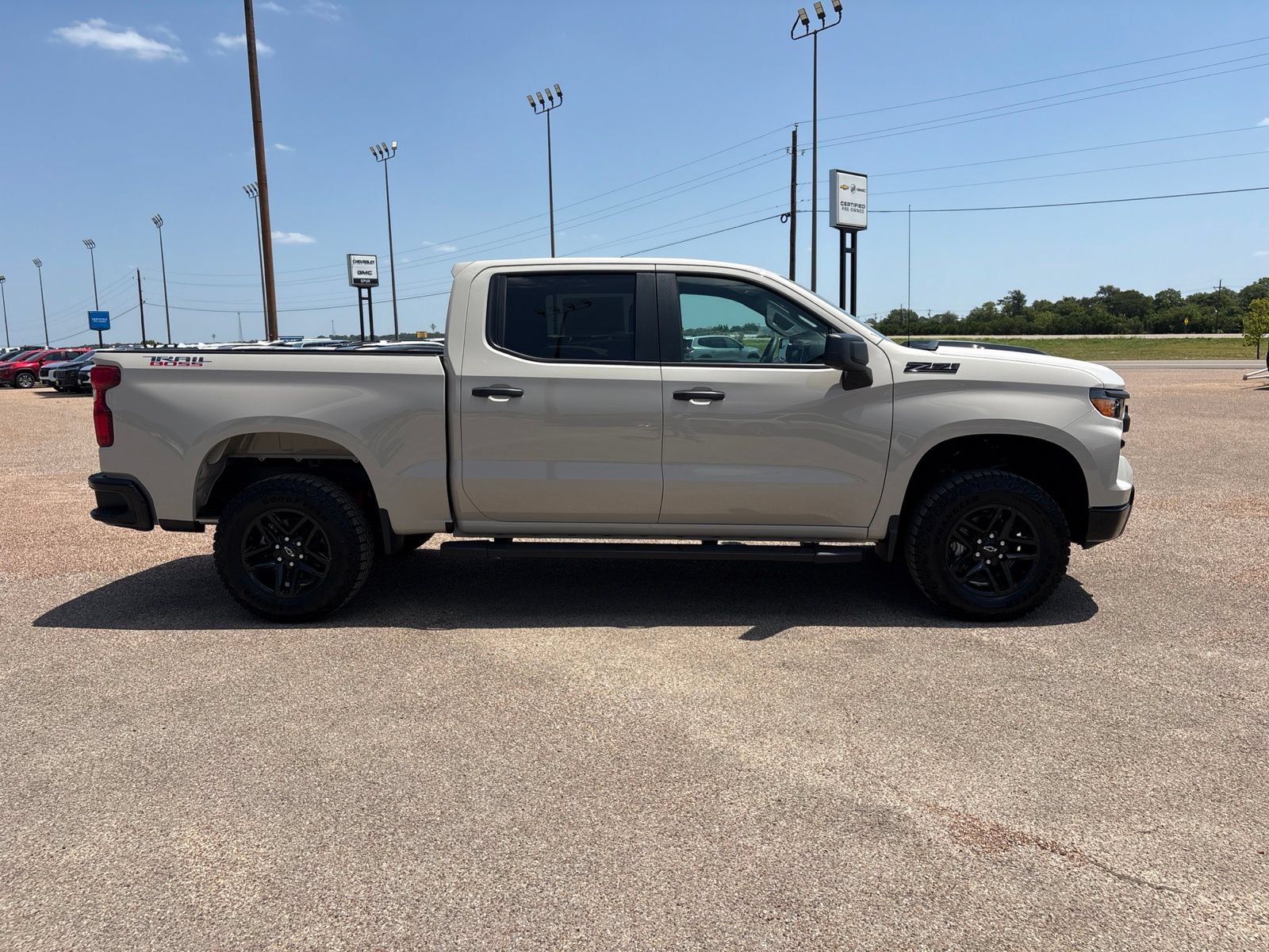 New 2026 Chevrolet Silverado 1500 Custom Trail Boss w/ LPO, Dark Essentials Package AWD/4WD image 7