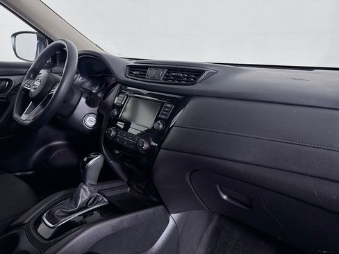 Used 2020 Nissan Rogue S image 28