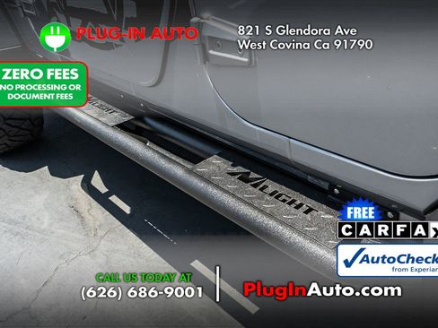 Used 2017 Jeep Wrangler Unlimited Sport w/ Connectivity Group AWD/4WD image 8