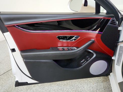 Used 2023 Bentley Flying Spur V8 image 27