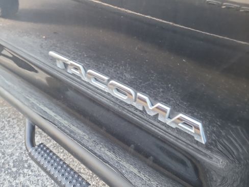 Used 2015 Toyota Tacoma PreRunner w/ SR5 Package RWD image 10