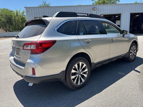 Used 2017 Subaru Outback 3.6R Limited image 27