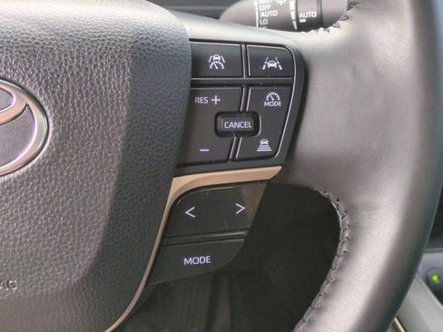 Used 2023 Toyota Crown Limited image 24